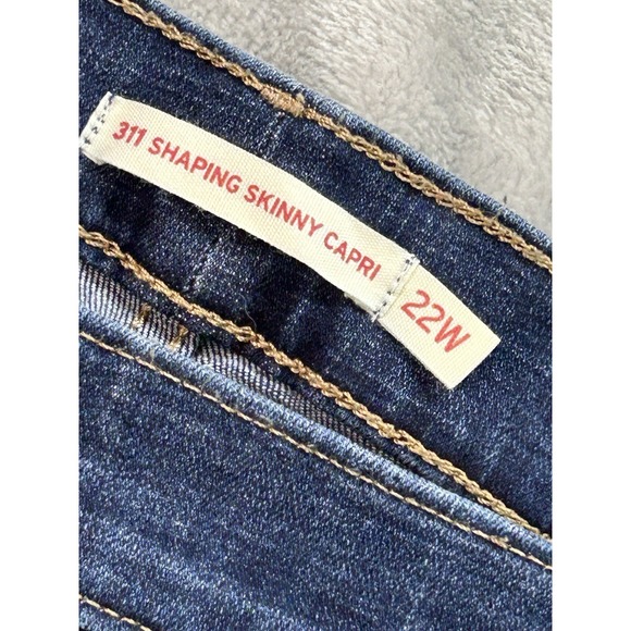 Levis 311 Jeans Womens Plus Sz 22W Blue Shaping Skinny Capri Whiskered Faded - Picture 6 of 13